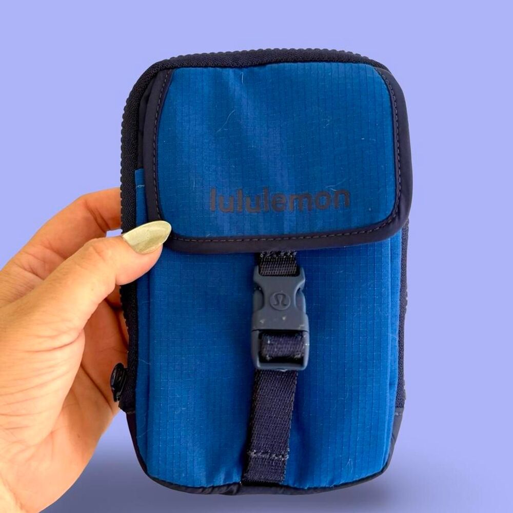 Lululemon Women's Blue and Navy Bag